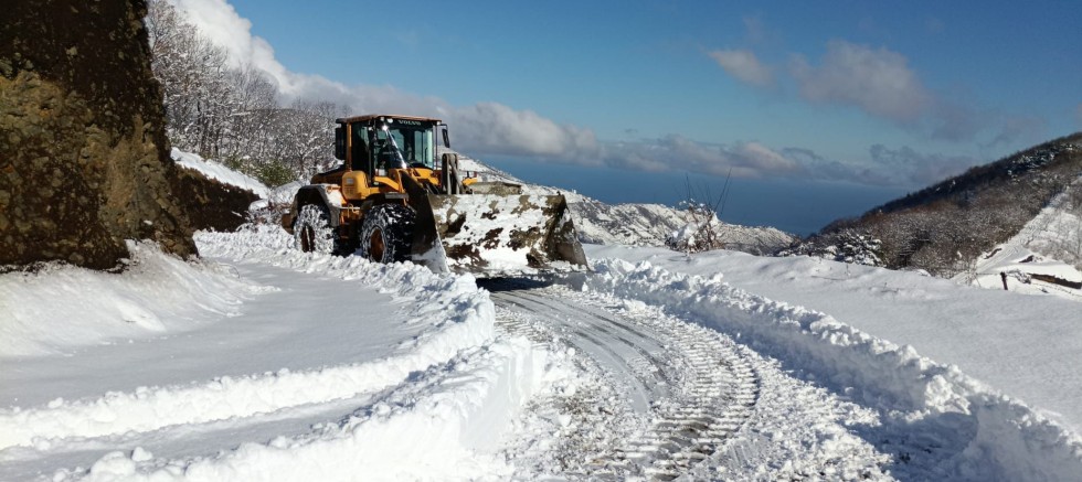40 mahallenin yolu yeniden ulaşıma açıldı