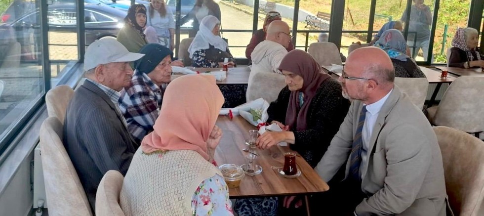 Aşure Günü’nün Bereketi Büyüklerle Paylaşıldı…