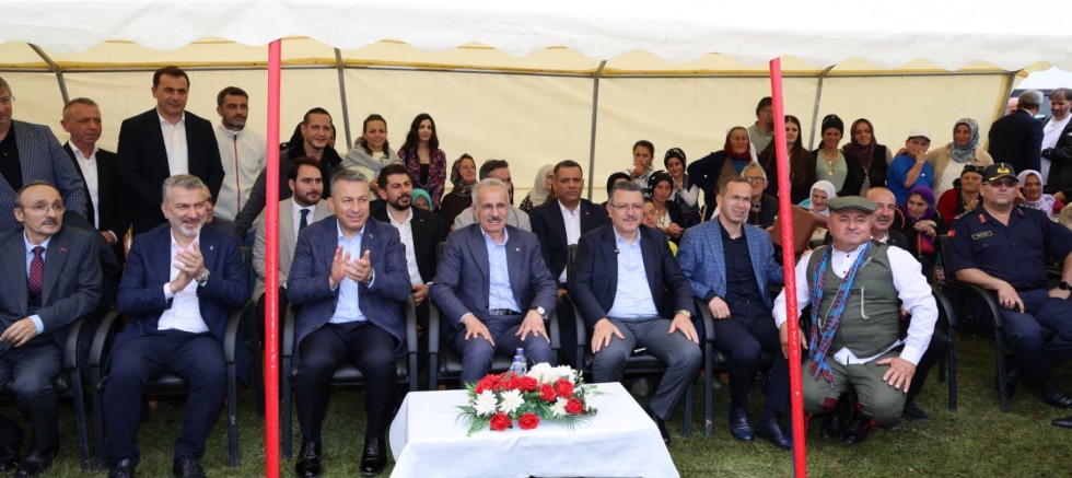 BU TOPRAKLARA HİZMET ETMEK BOYNUMUZUN BORCUDUR