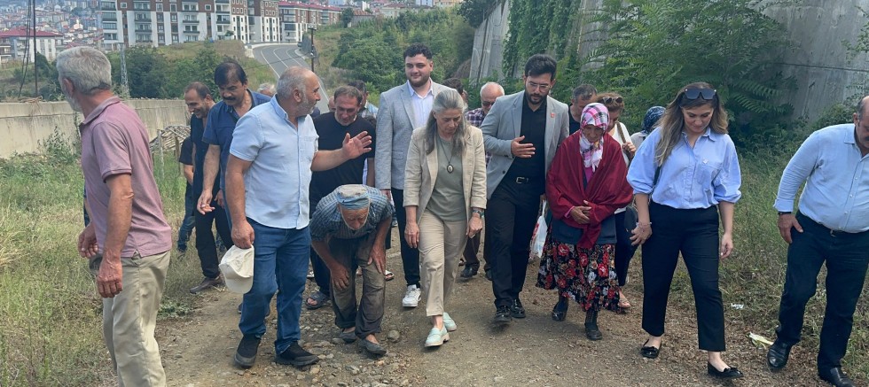 Köroğlu: “Öncülük Etmesi Gereken Akçaabat Belediyesi, Kamulaştırma ücretlerini ödemesi gereken Karayolları Genel Müdürlüğü’dür!”