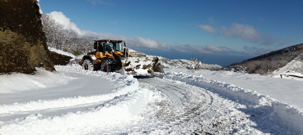 40 mahallenin yolu yeniden ulaşıma açıldı