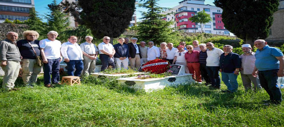 Ali Özbak, kabri başında anıldı.