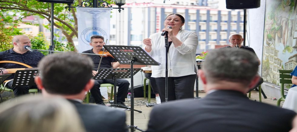  ‘ANNEMİN SEVDİĞİ ŞARKILAR’ SESLENDİRİLDİ