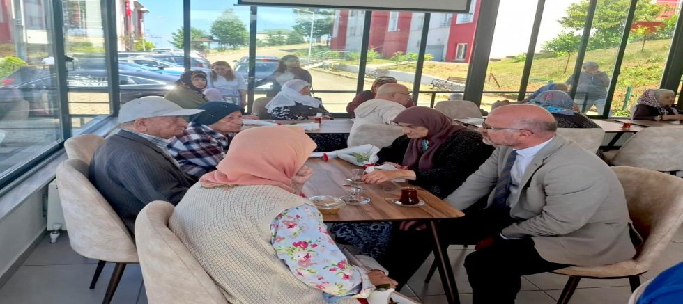 Aşure Günü’nün Bereketi Büyüklerle Paylaşıldı…