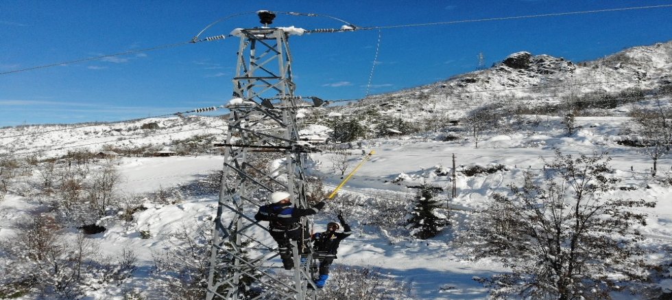 Çoruh EDAŞ, Yoğun Kar Yağışında Kesintisiz Enerji İçin Sahada…