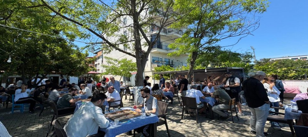 İLK AÇIK TAVLA TURNUVASI YOĞUN İLGİ GÖRDÜ