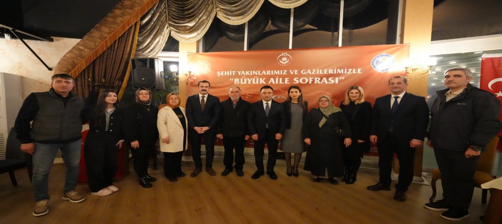 Osman Nuri Ekim,  iftar programında şehit aileleri ve gazilerle bir araya geldi. 