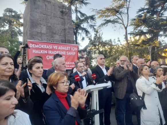 MUSTAFA BAK: “BASKIYA VE HUKUKSUZLUĞA KARŞI HALKIMIZIN İRADESİNİ SAVUNMAYA, DEMOKRASİYİ KORUMAYA KARARLIYIZ”