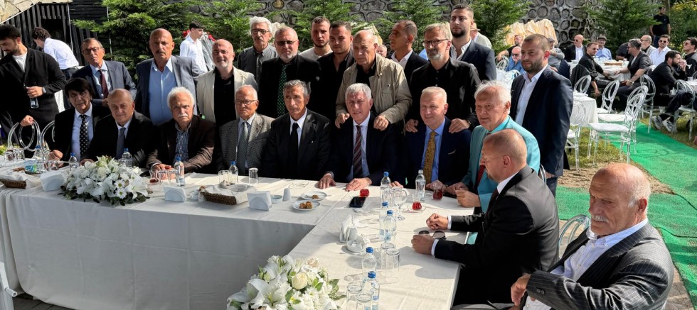 Saral Ailesi ve dostları Sürmene’de Bir Araya Geldi