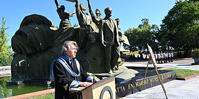 Akademik Yıl Çelenk Sunma Töreni’nde, Gazze’deki Zulüm Unutulmadı
