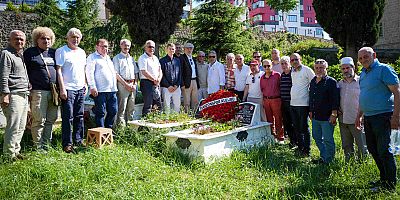 Ali Özbak, kabri başında anıldı.