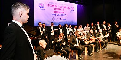İzmir Otizm Orkestrası ve Korosu konser verdi. 