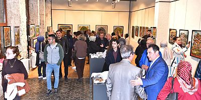 “Mum Kokusu” Sergisine Yoğun İlgi