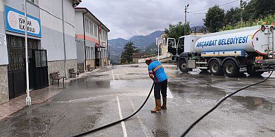 OKUL BAHÇELERİNDE DETAYLI TEMİZLİK