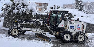 Yol açma çalışmaları 153 personel ve 103 iş makinesi ile aralıksız sürüyor. 