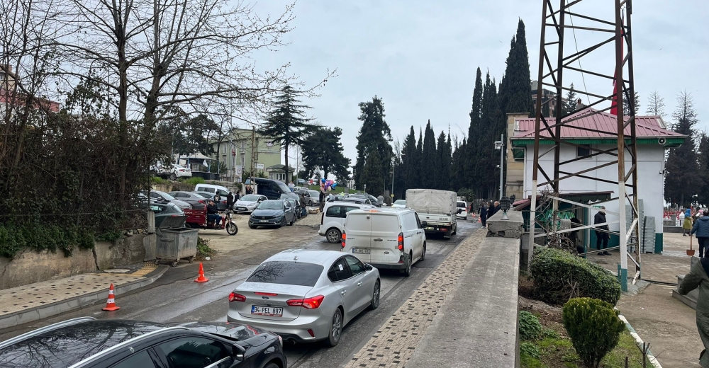 Trabzon’da mezar ziyareti her bayram çile!